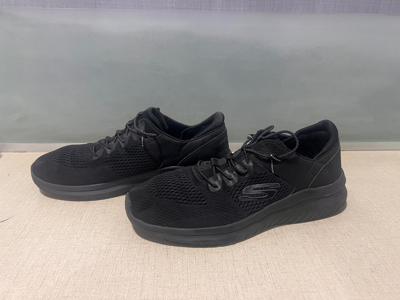 All Black Lightweight Mesh Running Sneakers - Image 3